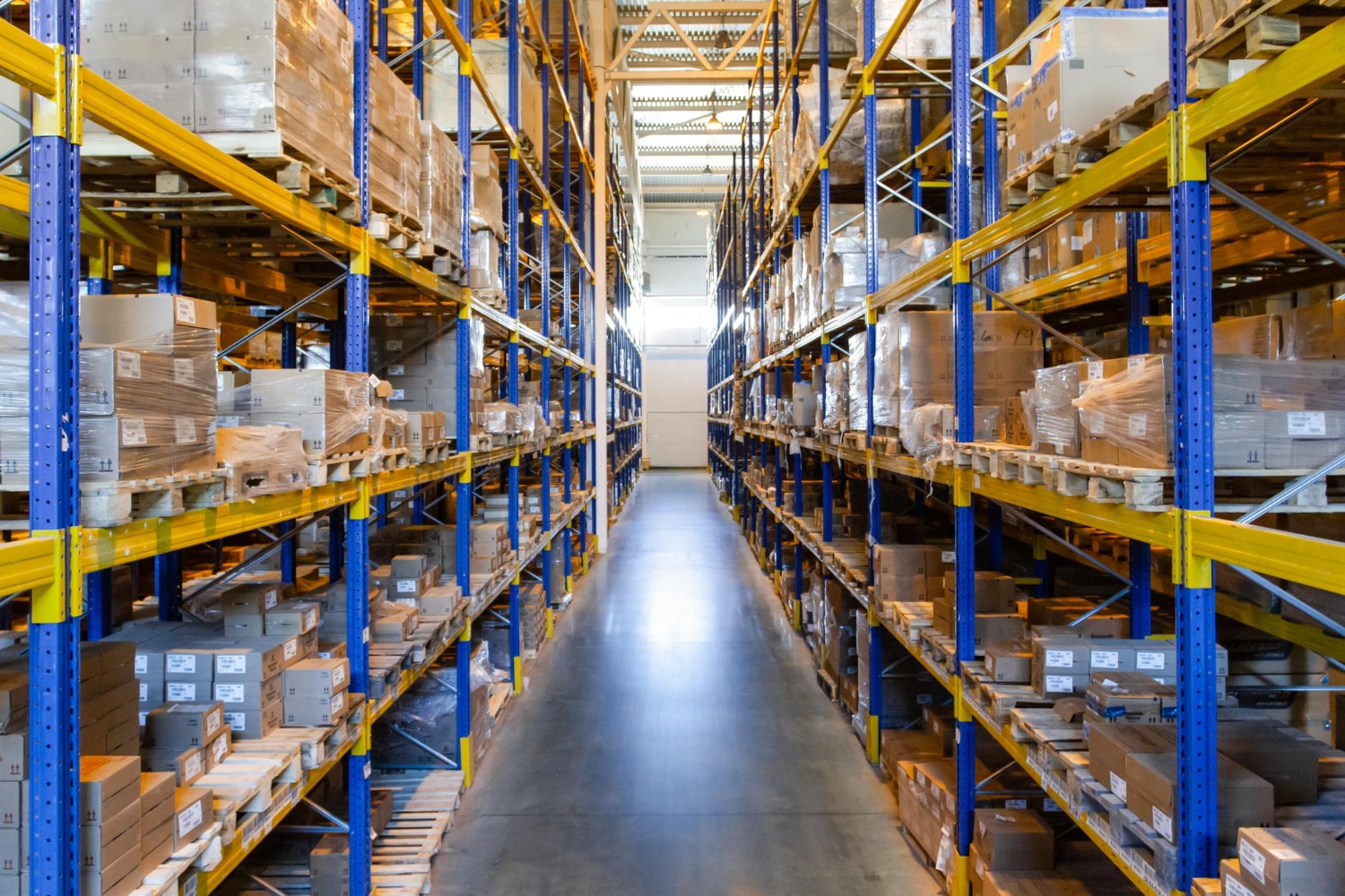 The Hub of Efficiency: Advantages of Commercial Warehouse Storage